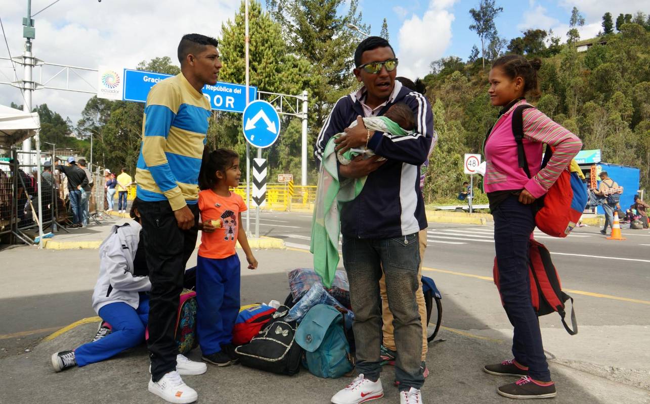 La decisión de exigir visa a los venezolanos la decidió el presidente ecuatoriano, Lenín Moreno, a finales del pasado julio, con el argumento de que era necesario regular la situación en un país donde se han radicado más de 300.000 migrantes estos dos últimos años. FOTO EFE