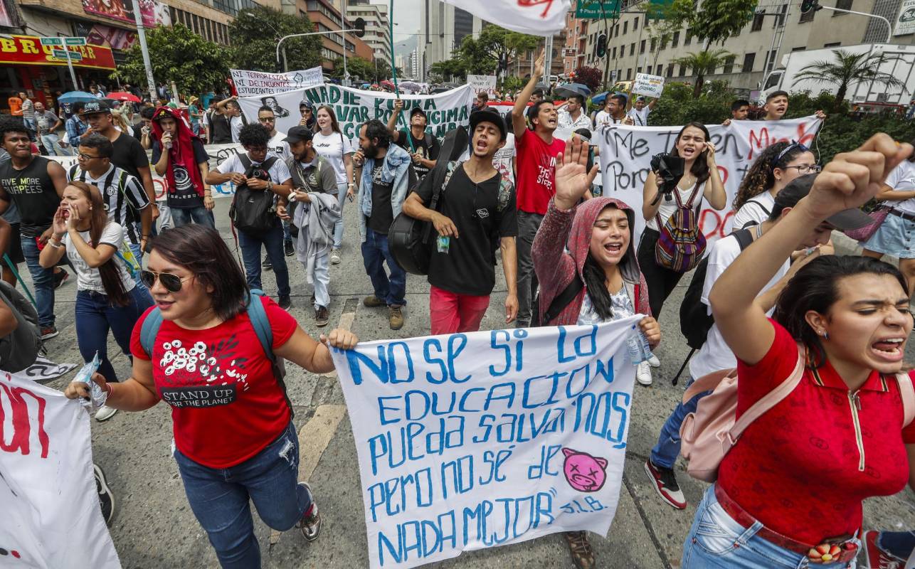 Estudiantes de algunas instituciones educativas de Medellín se hicieron presentes en la marcha. Foto: Robinson Sáenz