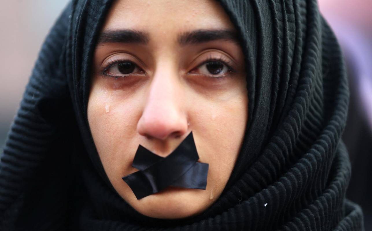 Anteriormente, al menos tres personas habían sufrido heridas por disparos de las fuerzas gubernamentales contra el área de Tel Zarazir, en el barrio de Al Sukari, dominado por los insurgentes, según el Observatorio Sirio de Derechos Humanos. FOTO Reuters