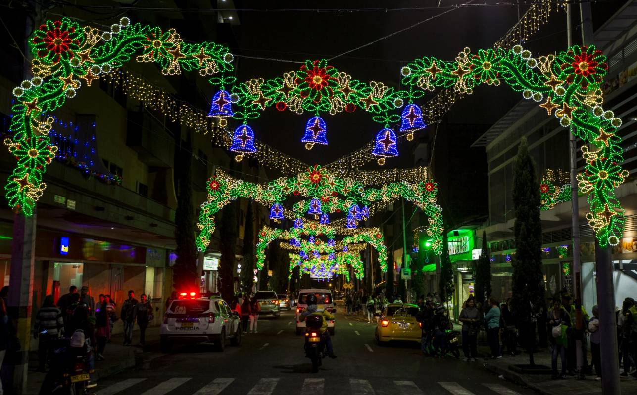 Destellos de luz, estrellas, campanas, soles y escenas interactivas complementan el alumbrado envigadeño,FOTO: Jaime Pérez
