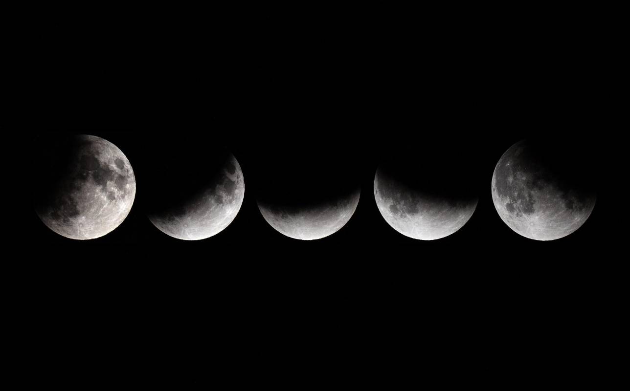 Una imagen que recoge cómo avanzó el eclipse en Viena. Foto: AFP - GEORG HOCHMUTH