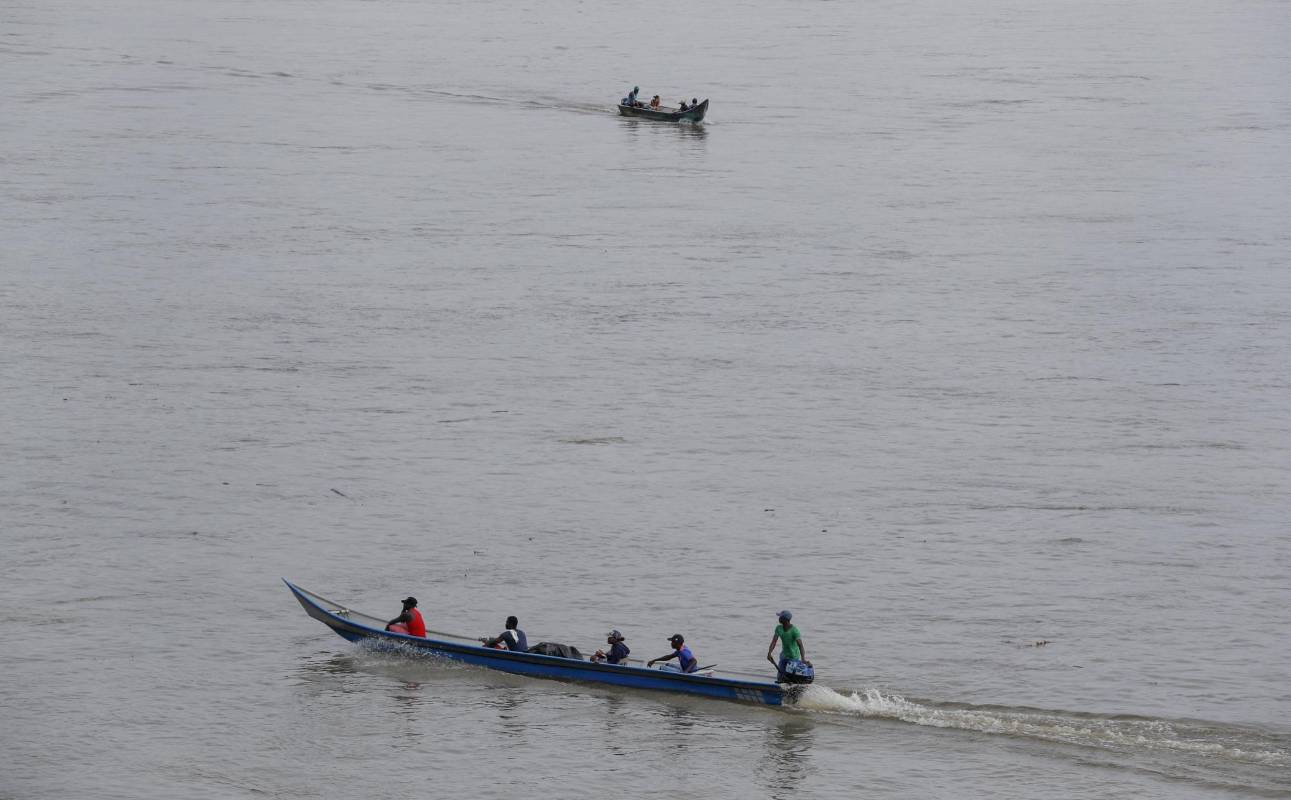 El rió Guapí, medio de transporte fluvial para nativos canoeros. Foto: Manuel Saldarriaga Quintero