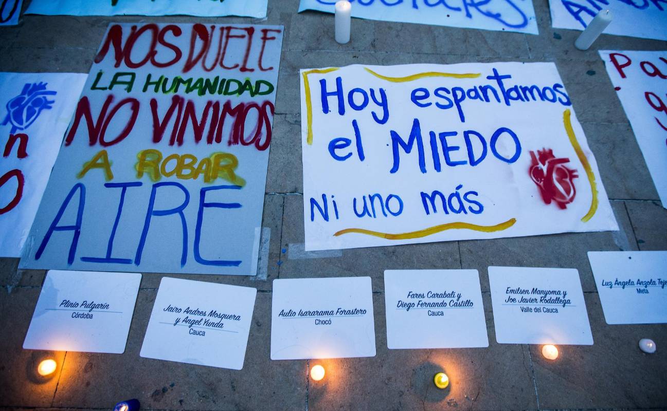 En el Parque de los Deseos se concentró una multitudinaria manifestación en rechazo a los recientes homicidios de líderes sociales en el país. FOTO JULIO CÉSAR HERRERA