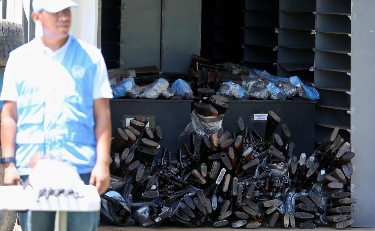 Las armas recibidas en todo el país serán fundidas para realizar tres monumentos en honor a las víctimas del conflicto armado. FOTO: Efe.