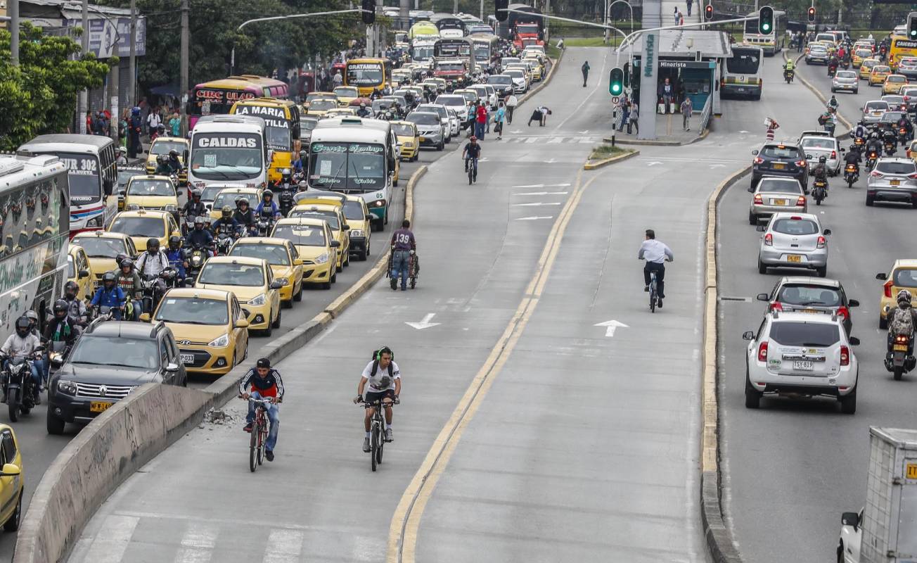 Avenida el Ferrocarril frente al Sena. Foto: Róbinson Sáenz
