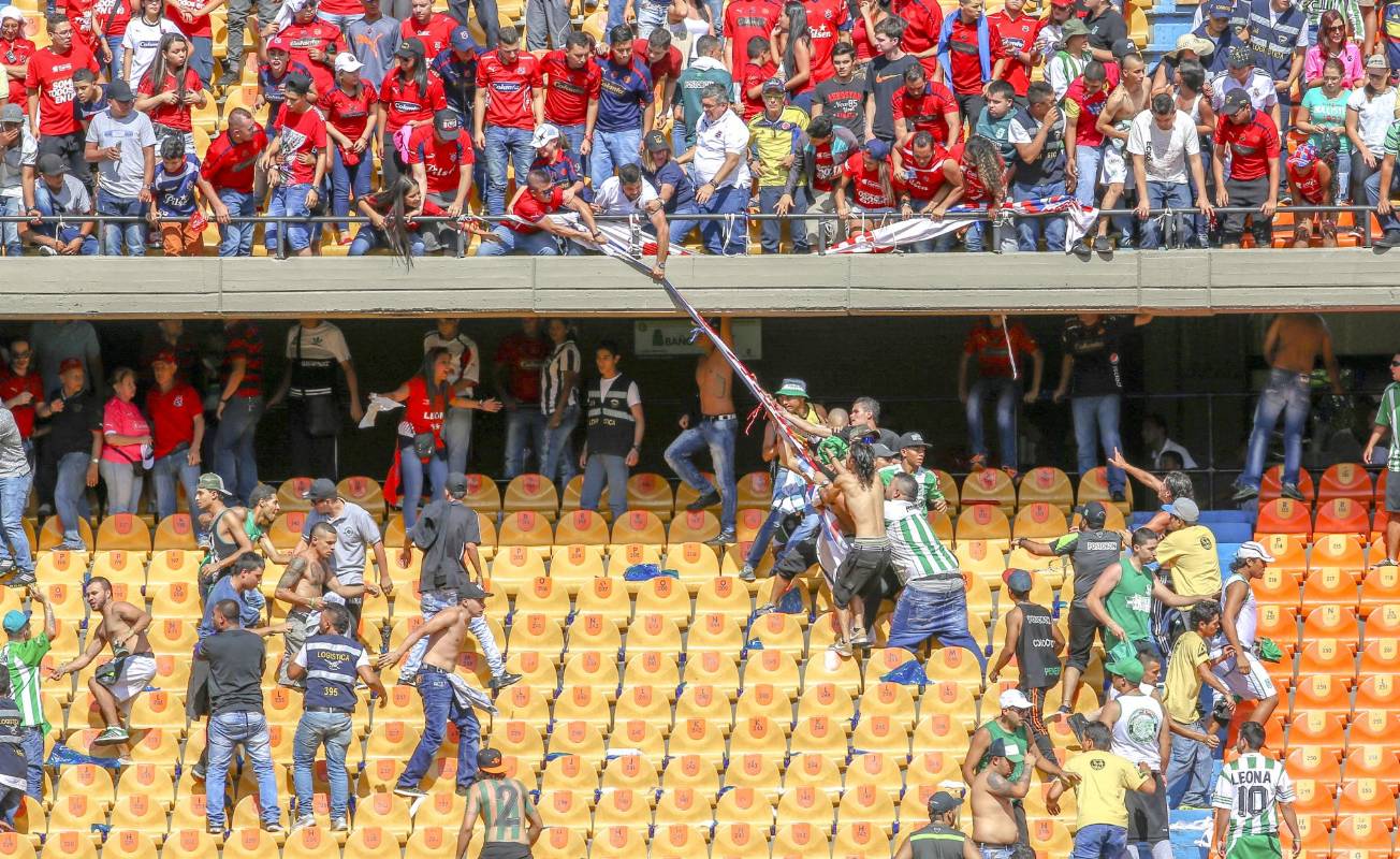 La jornada se vio empañada por dos riñas una al inicio del partido y otra al final. Sin embargo, ambas situaciones fueron controladas por las autoridades. FOTO Juan Antonio Sánchez