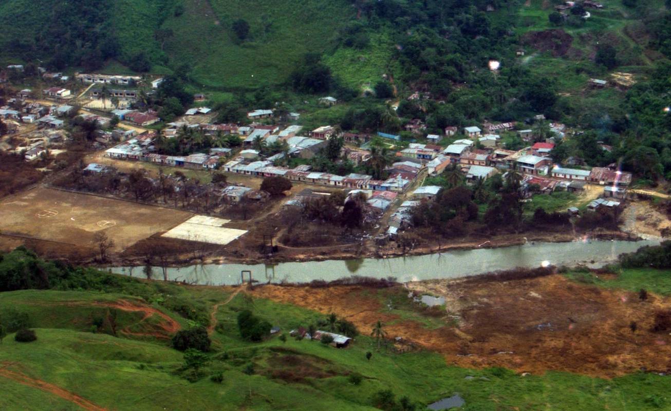 La lluvia que por esa época causaba estragos en el caserío, se convirtió en la salvación para los sobrevivientes. FOTO DONALDO ZULUAGA