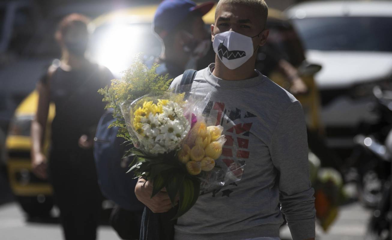 Regalar flores es una tradición que demuestra el amor por las madres y es símbolo de embellecer los sentimientos. Foto: Edwin Bustamante.