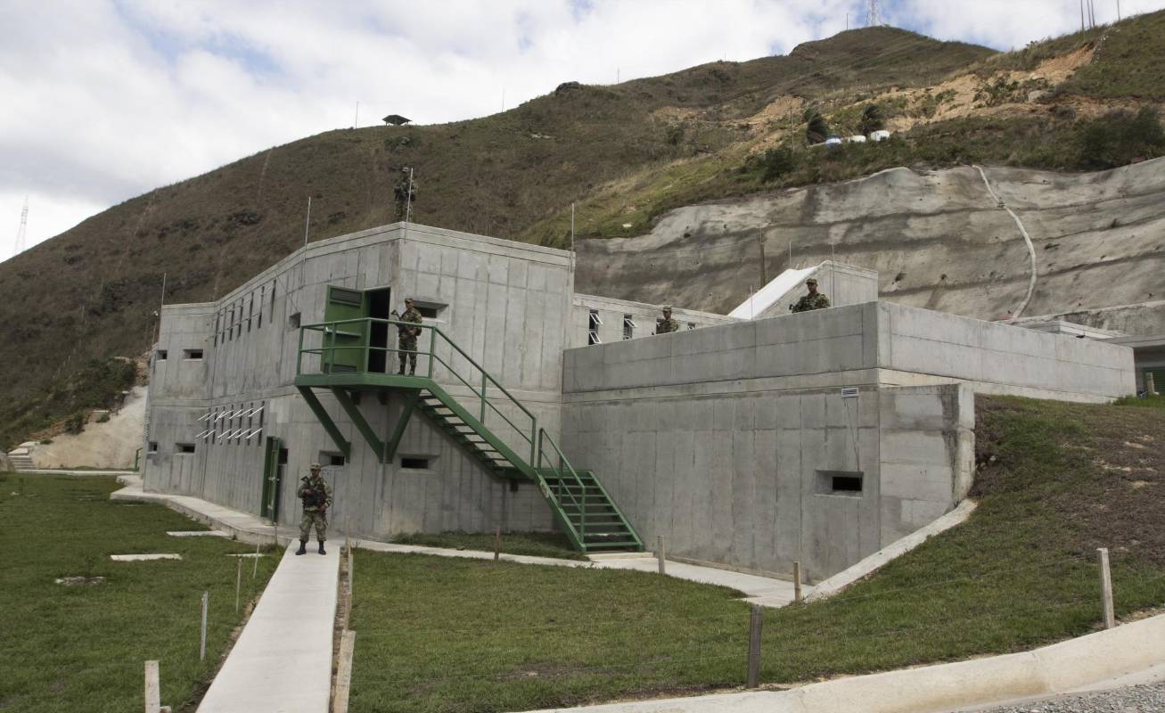 Las bases funcionan en búnkeres de 100 metros cuadrados, construidos por EPM, con especificaciones militares. FOTOS DE DONALDO ZULUAGA