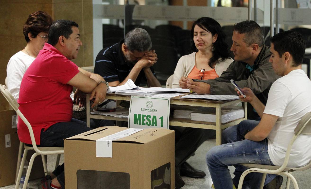 La jornada de consultas internas de los partidos realizada este domingo tuvo poca acogida en Medellín. FOTO JAIME PÉREZ MUNÉVAR