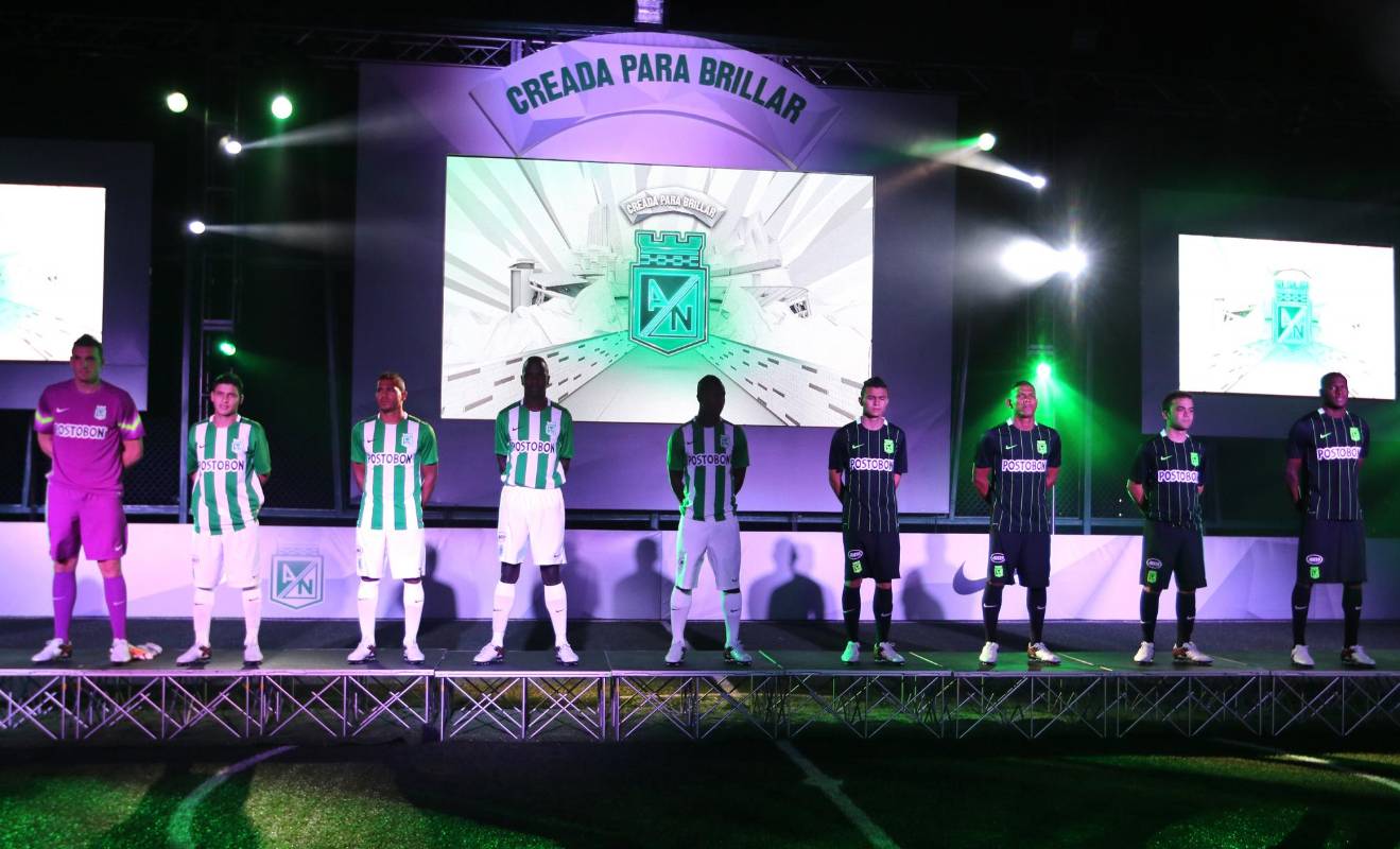 El nuevo uniforme fue presentado por un grupo de hinchas, en conjunto con jugadores. Foto Donaldo Zuluaga.