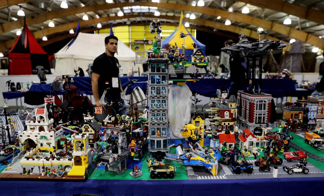 El mundo Lego también tiene un espacio propio en el Salón del Ocio y la Fantasía, con una amplia muestra de todas las posibilidades que se pueden realizar con sus piezas. FOTO EFE