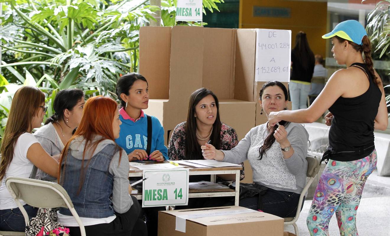 La jornada de consultas internas de los partidos realizada este domingo tuvo poca acogida en Medellín. FOTO JAIME PÉREZ MUNÉVAR