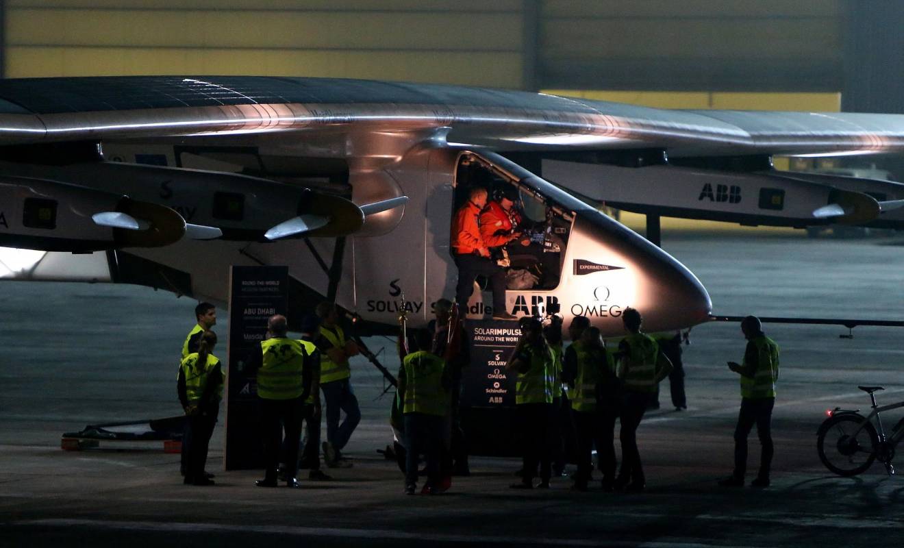 Durante la noche caerá a unos 5.000 pies (1.500 metros) cuando tenga que volar sobre el océano. FOTO AFP