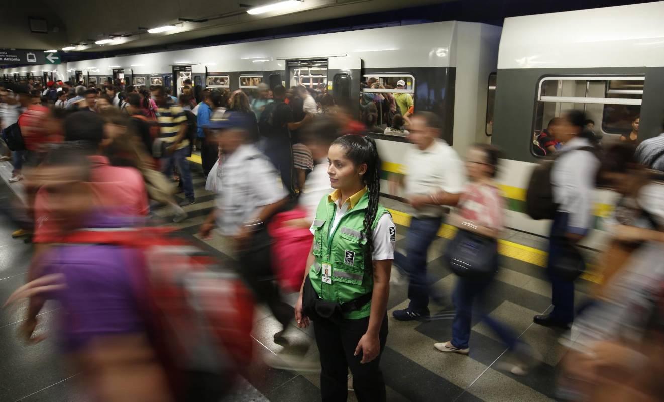 Congestiones en el Metro. Foto Manuel Saldarriaga