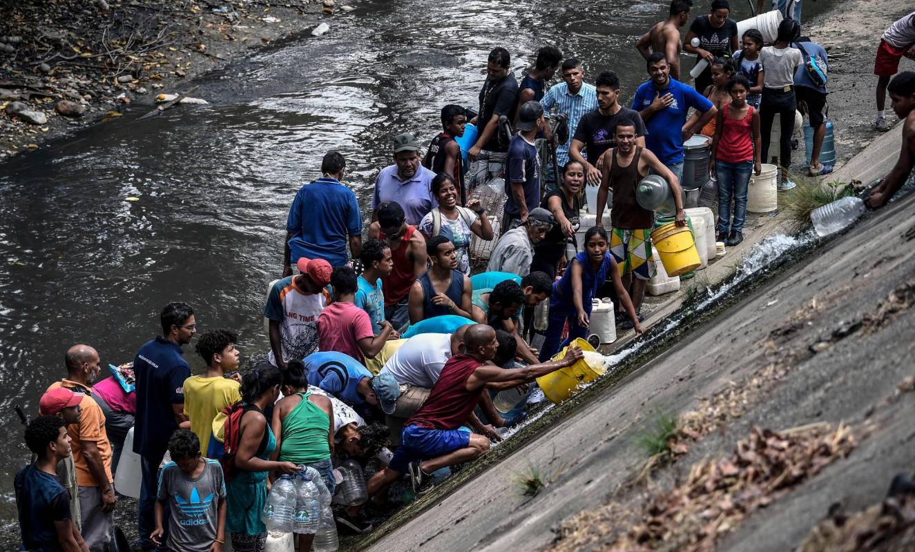 El inminente apagón ya dejó 15 pacientes muertos y amenaza con extenderse indefinidamente, aumentando la angustia por la grave crisis política y económica que vive Venezuela. Foto: Juan Barreto