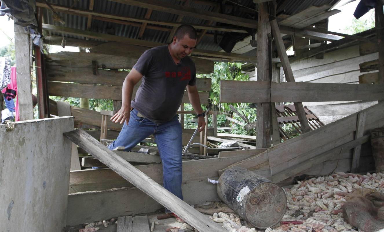 Así está en la actualidad la caseta comunal de Alto de Mulatos, no ha sido recuperada en su totalidad. FOTO: Donaldo Zuluaga.