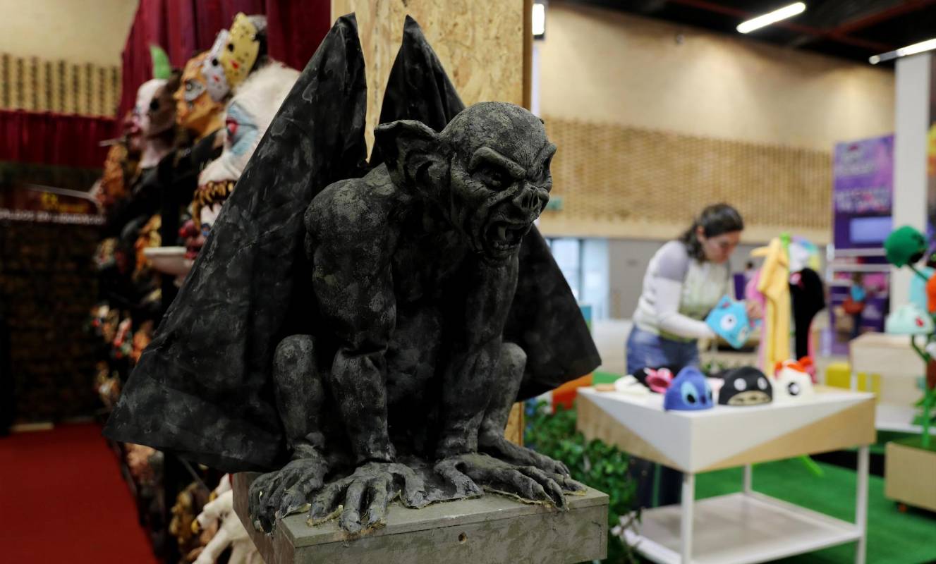 También, varios stands dedicados al arte del ilusionismo con las distintas técnicas y formas de hacer magia, con la presencia de jóvenes magos colombianos que buscan un espacio en el difícil arte de hacer posible lo imposible. FOTO EFE