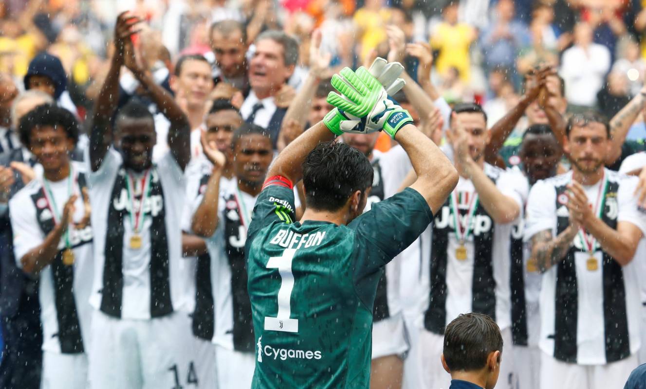 El arquero fue aplaudido por sus compañeros y los hinchas que llenaron el estadio de Turín.FOTO REUTERS