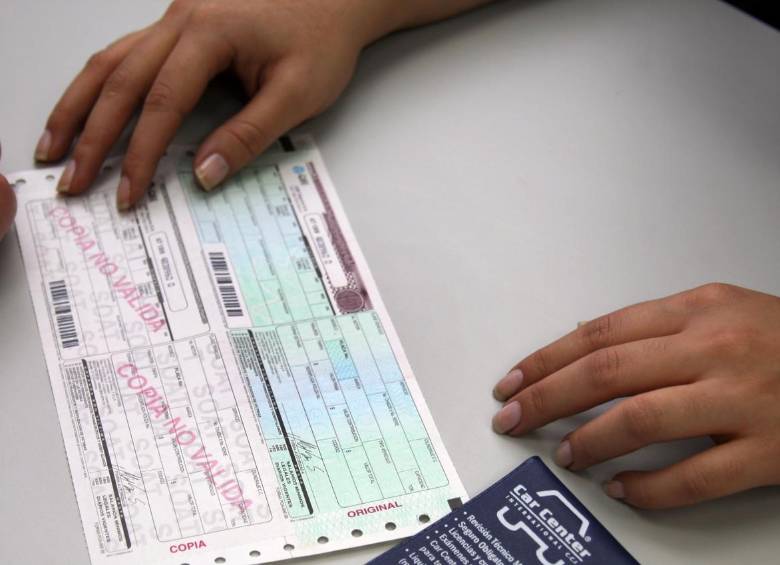 De los 14 millones de vehículos que hay en el país, 5,7 millones no cuentan con Soat, según cifras dadas por Fasecolda. Foto El Colombiano