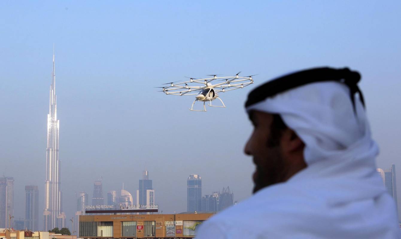 Volocopter está compitiendo con más de una decena de firmas europeas y estadounidenses, cada una con su propia visión para crear una nueva forma de transporte urbano que es una cruza entre un vehículo eléctrico sin conductor y un avión corto con despegue y aterrizaje vertical. FOTO REUTERS