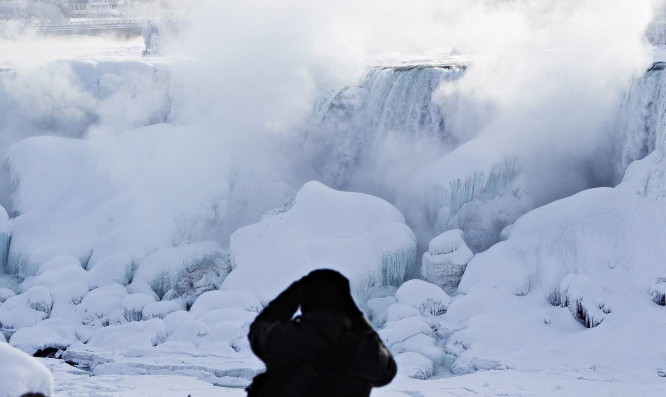 Entre las cataratas canadienses y las estadounidenses se encuentra la Isla de la Cabra, Goat Island. FOTO AP