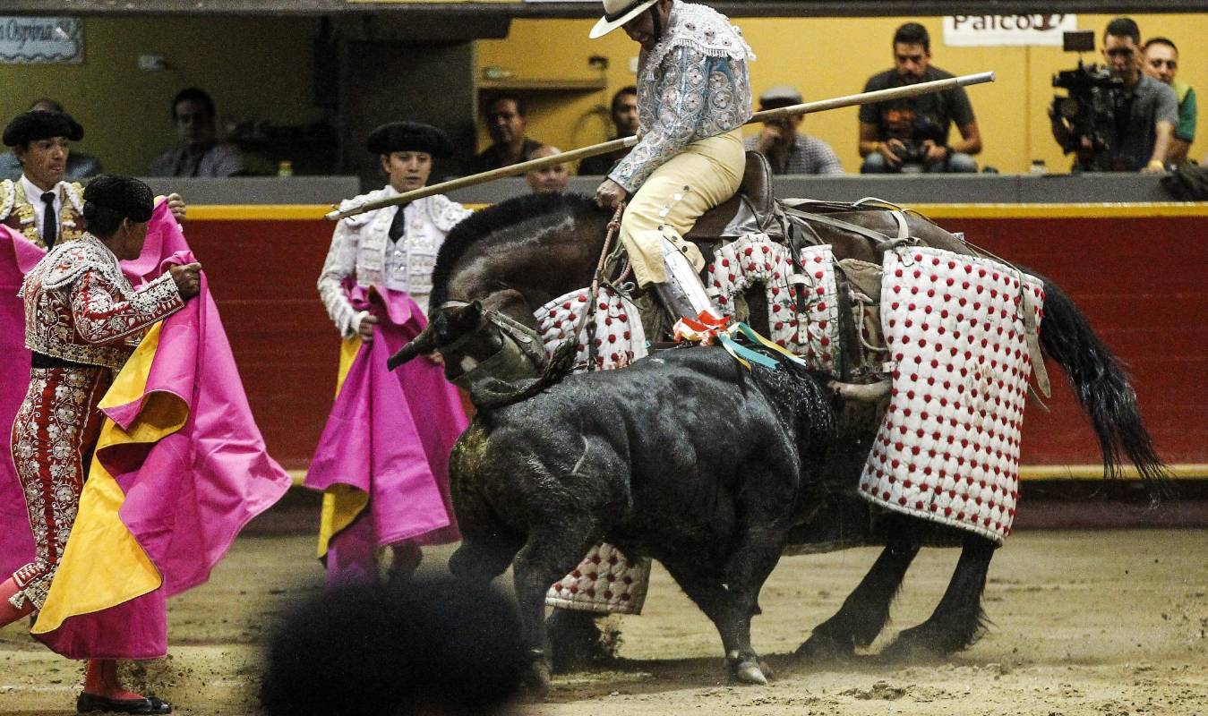El incidente ocurrió en la noche del pasado viernes durante la corrida en el Centro de Espectáculos La Macarena. FOTO JAIME PÉREZ