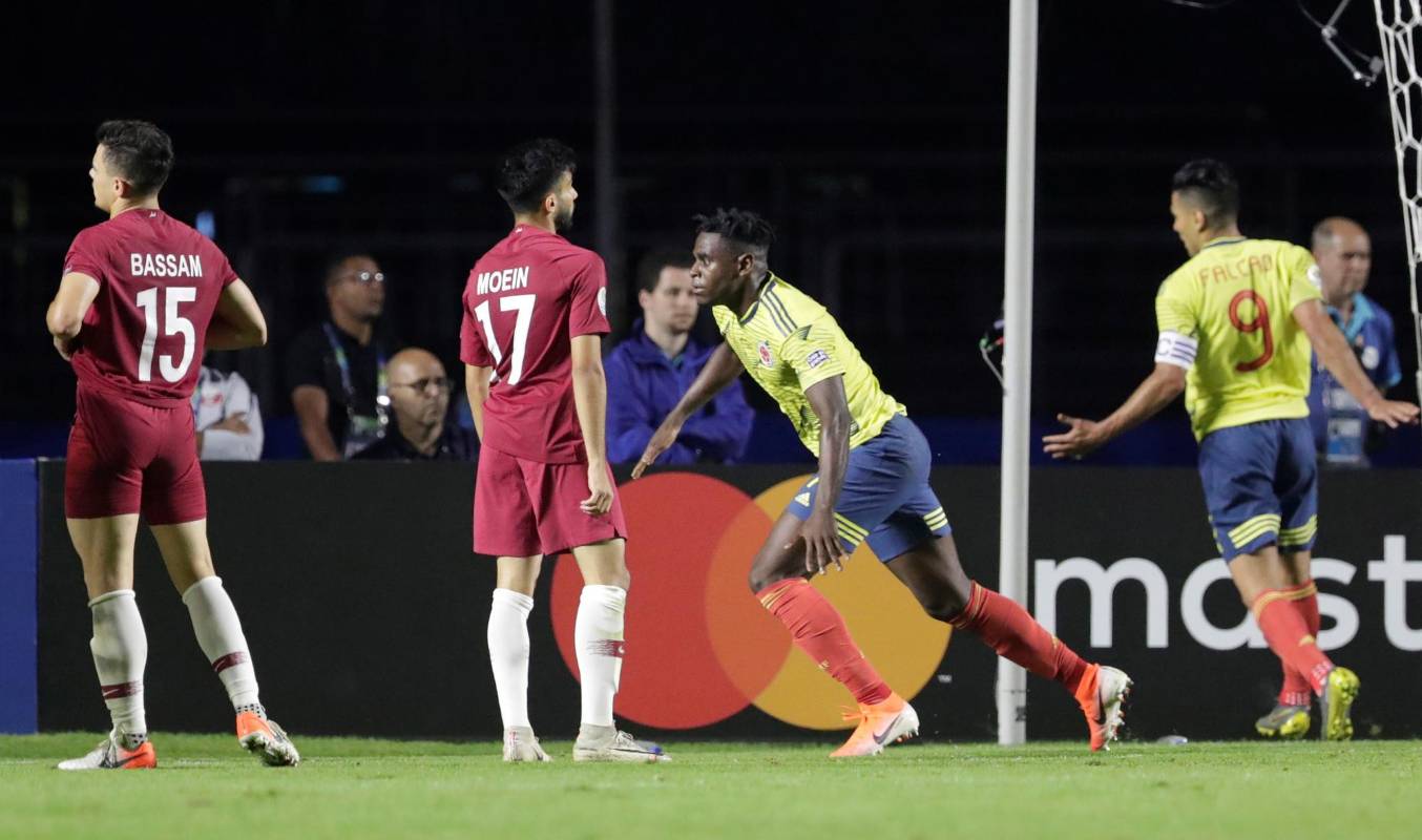 Zapata celebra el gol que clasificó a Colombia a cuartos. FOTO REUTERS