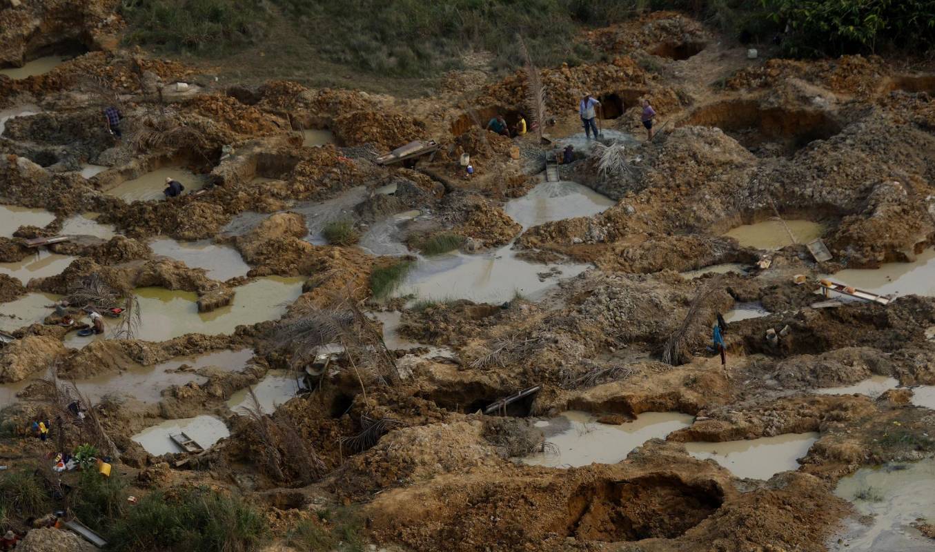 45 mil personas trabajan en estas explotaciones antioqueñas ubicadas en Caucasia, El Bagre, Tarazá y Cáceres, donde además hay 86 quemadores de oro y mercurio. Cinco empresas tienen título minero, pero el 80 % de las minas no están en procesos de formalización. Foto: Donaldo Zuluaga Velilla