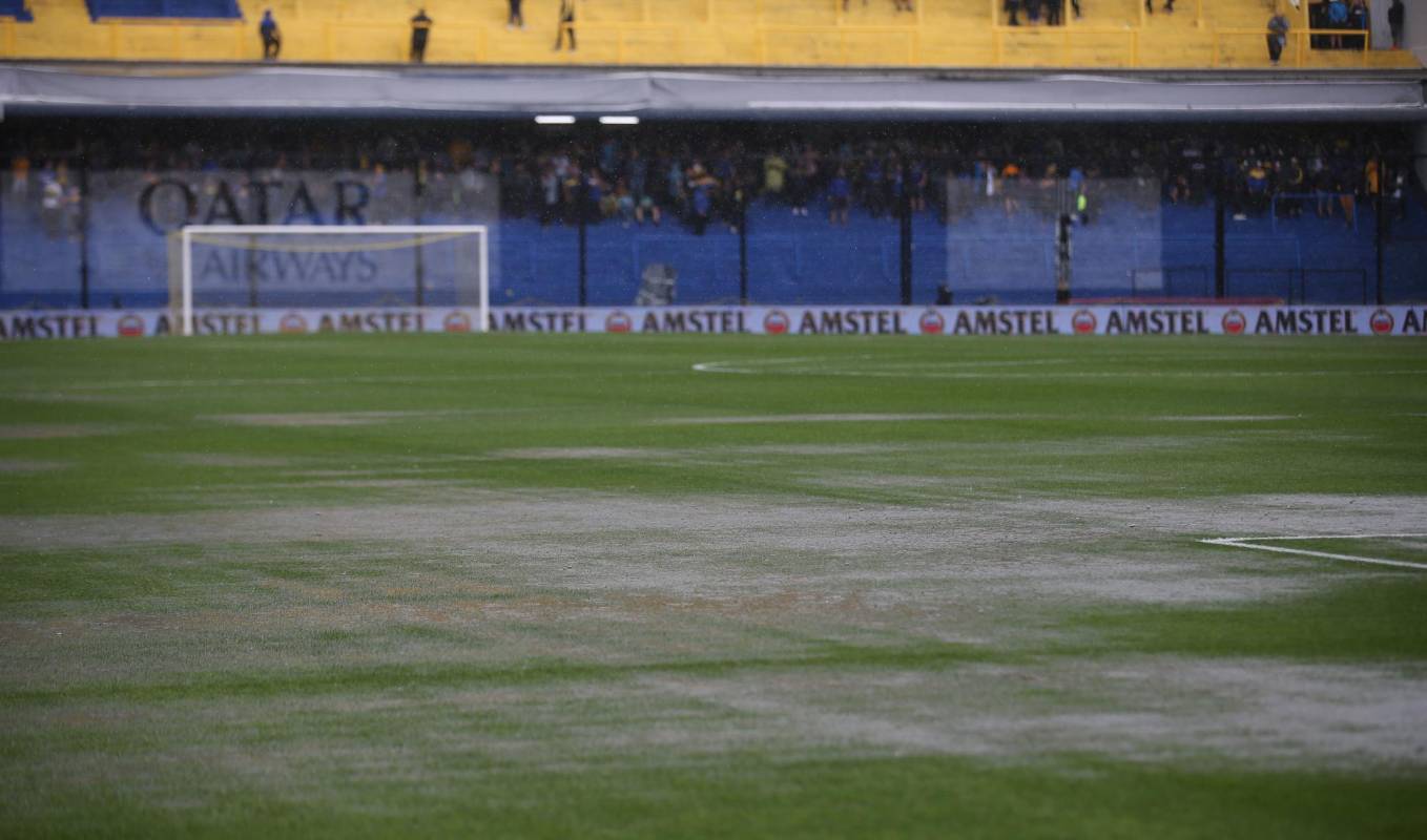 Los chaparrones sobre Buenos Aires complican el juego de ida de la final de la Copa Libertadores de América. FOTO REUTERS