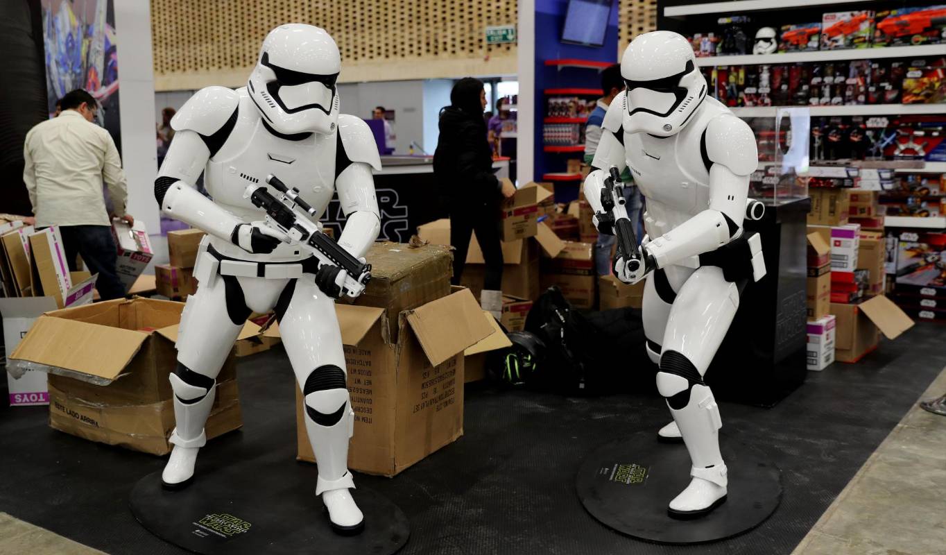 Detrás del dragón bien se puede encontrar con Sheldon Cooper o Star Wars. FOTO EFE