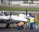 Inspectores técnicos de la Aeronáutica Civil realizaron una inspección de la aeronave y la removieron de la pista para que la terminal volviera a operar con normalidad. FOTO EDWIN BUSTAMANTE