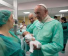 “Los niños son en sí mismos una riqueza para la humanidad y también para la Iglesia” Papa Francisco, 18 de marzo de 2015. FOTO AFP