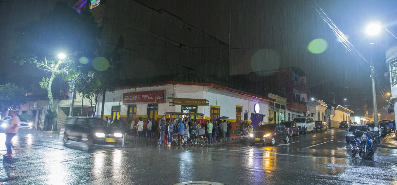 Esta esquina en Envigado no vivió el agite de años anteriores. FOTO Edwin Bustamante