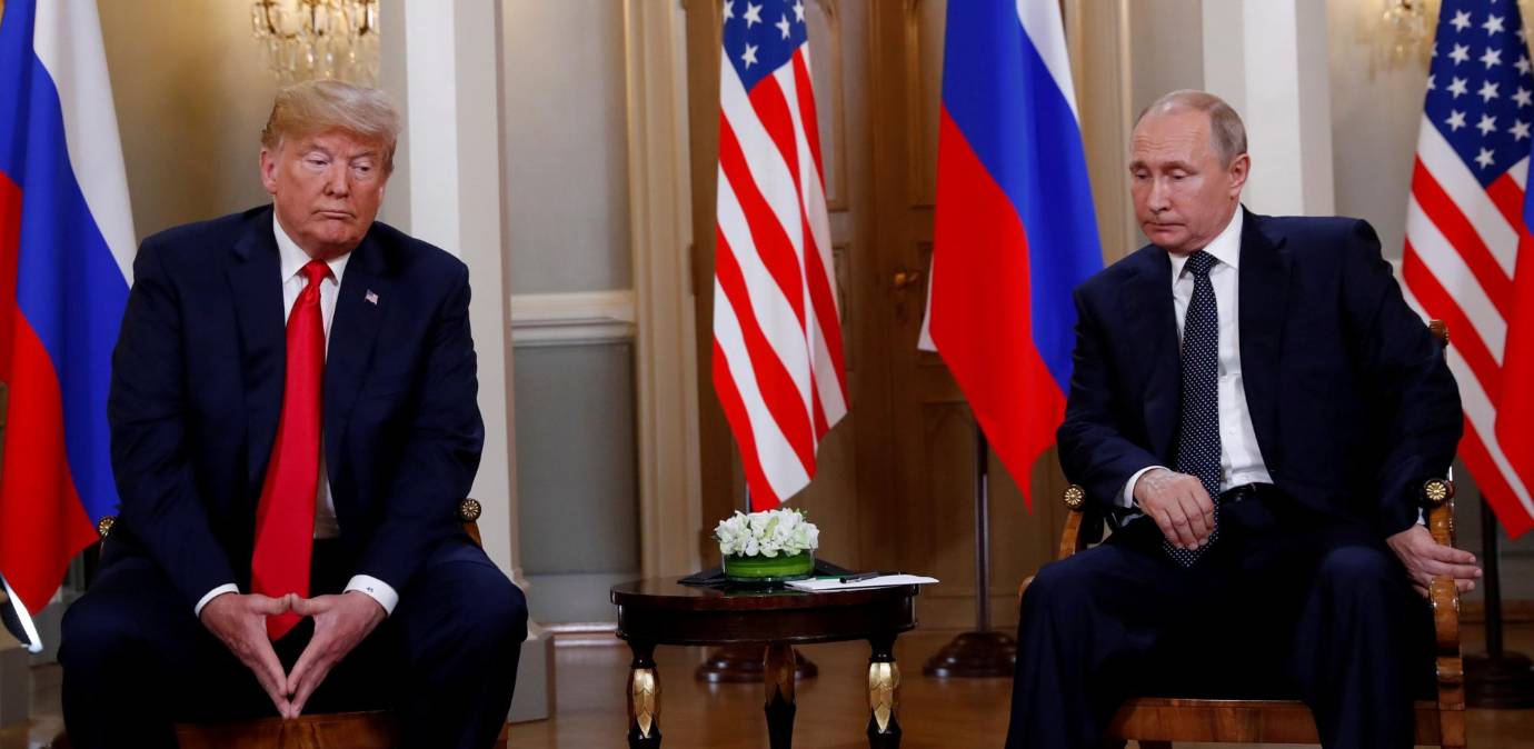 El presidente de los Estados Unidos, Donald Trump, se reúne con el presidente ruso, Vladimir Putin, en Helsinki, Finlandia, el 16 de julio de 2018. El fotógrafo de Reuters Kevin Lamarque: “El lenguaje corporal puede dar mucho más significado a una foto común, y aquí, Trump y Putin no decepcionaron”. REUTERS / Kevin Lamarque