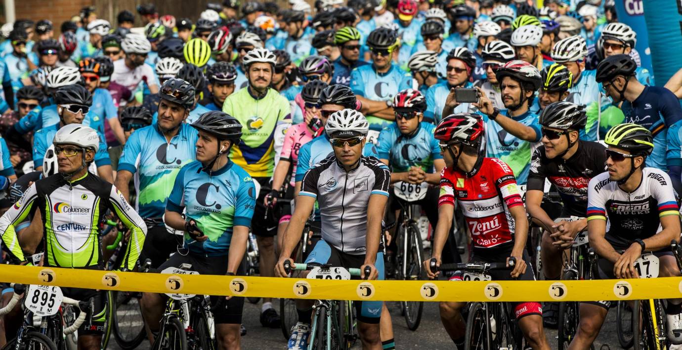 11,9 kilómetros, la mayoría en un ascenso pronunciado, pusieron a prueba los deportistas que se le midieron a subir una de las lomas más duras de Envigado. FOTO JAIME PÉREZ