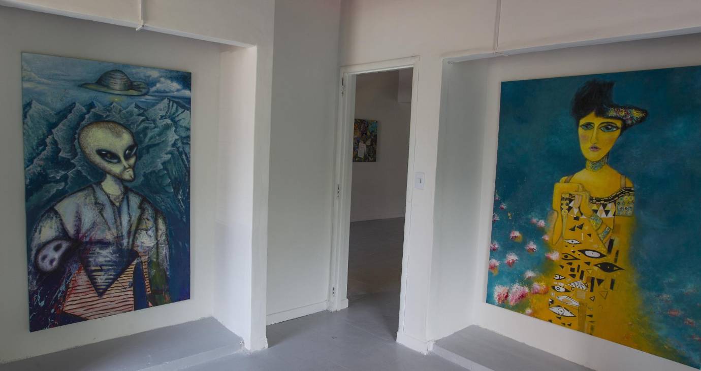 La galería Art 925 es la entidad cultural de más reciente asentamiento en el Centro de Medellín. La primera exposición, en la que participan varios artistas como Male Correa (artes plásticas y conceptuales) y Juan Fernando Ospina (fotografía) ocupa su espacio por estos días. Su director es Luis Alberto Duque. Está situada en el sector del Parque del Periodista, Cra 43 N° 53-09. Teléfono: 311 680 31 72. Foto: Manuel Saldarriaga