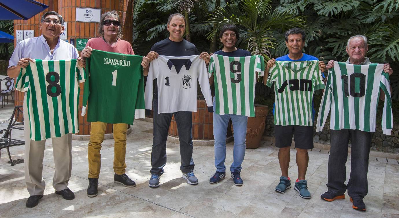 Viejas glorias del equipo fueron parte de la celebración. FOTO JULIO CÉSAR HERRERA