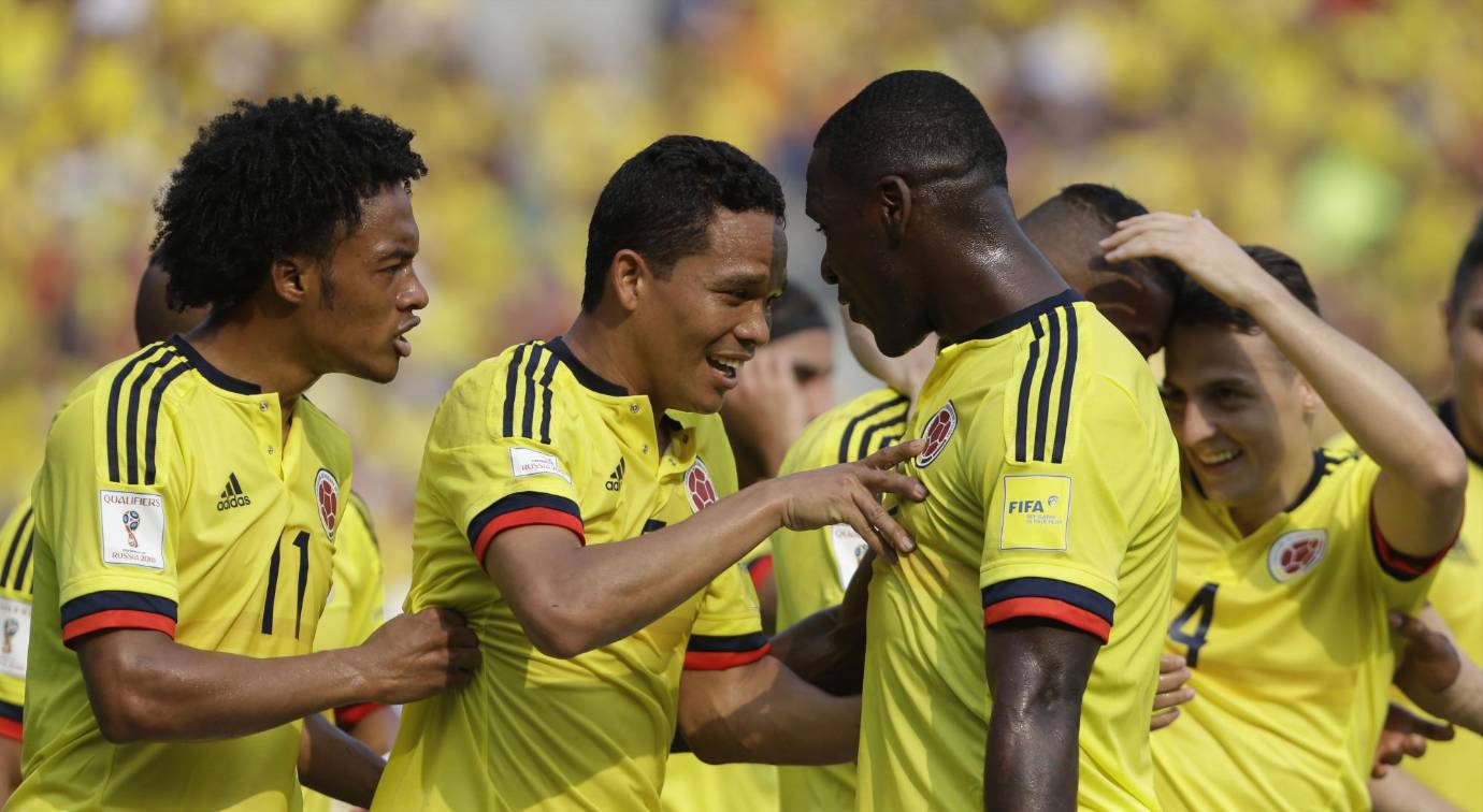 En la sexta fecha de eliminatorias a Rusia 2016, el equipo colombiano en el primer tiempo entró al campo con: David Ospina, Santiago Arias, Óscar Murillo, Cristian Zapata, Faryd Díaz, Daniel Torres, Sebastián Pérez, Juan Guillermo Cuadrado, Edwin Cardona, James Rodríguez, Carlos Bacca. FOTO AP