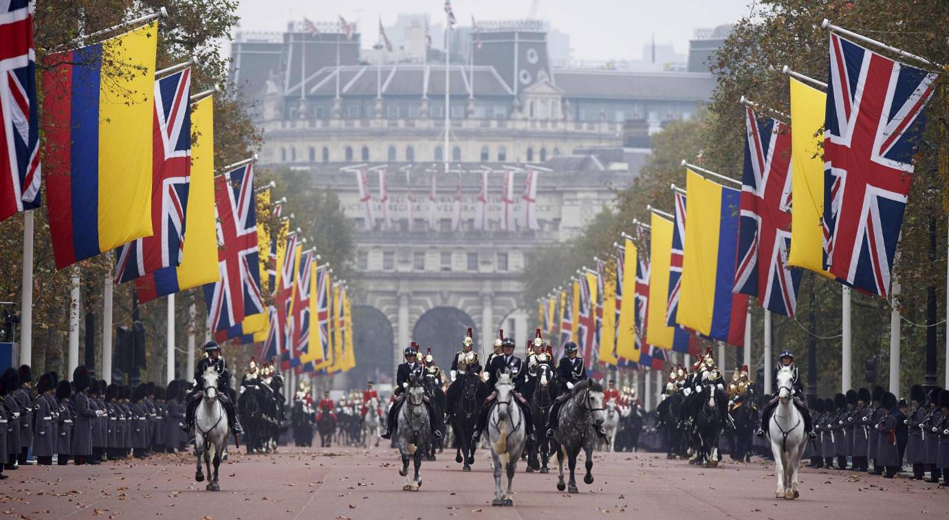 Durante tres días, el Presidente Juan Manuel Santos será huésped de la Reina y el Príncipe Felipe en el Palacio de Buckingham. Foto AP