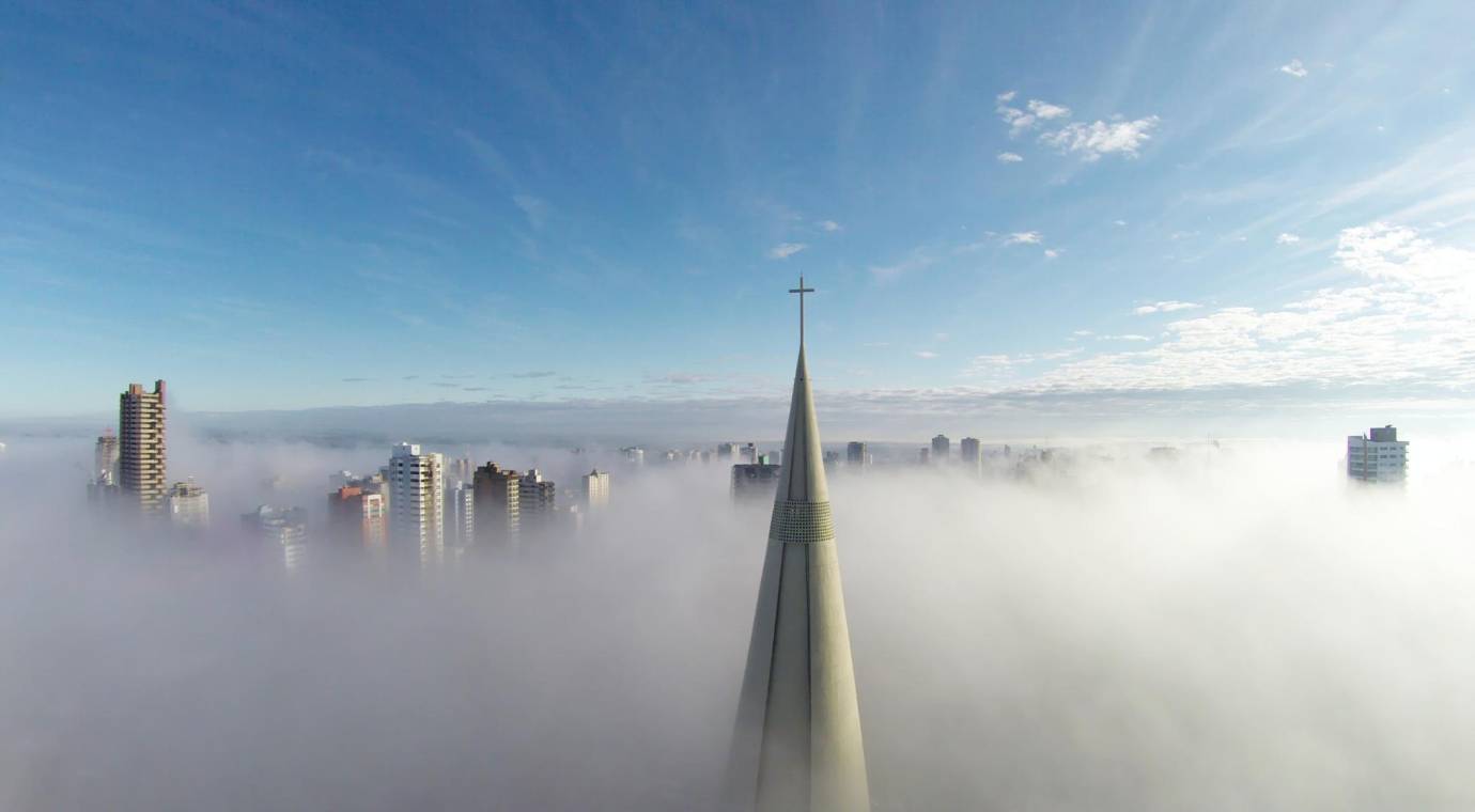Primer lugar en la categoría Lugares. Por encima de la niebla en Maringá, Brasil de Ricardo Matiello. Dronestagram realizó este año la segunda edición de este concurso.