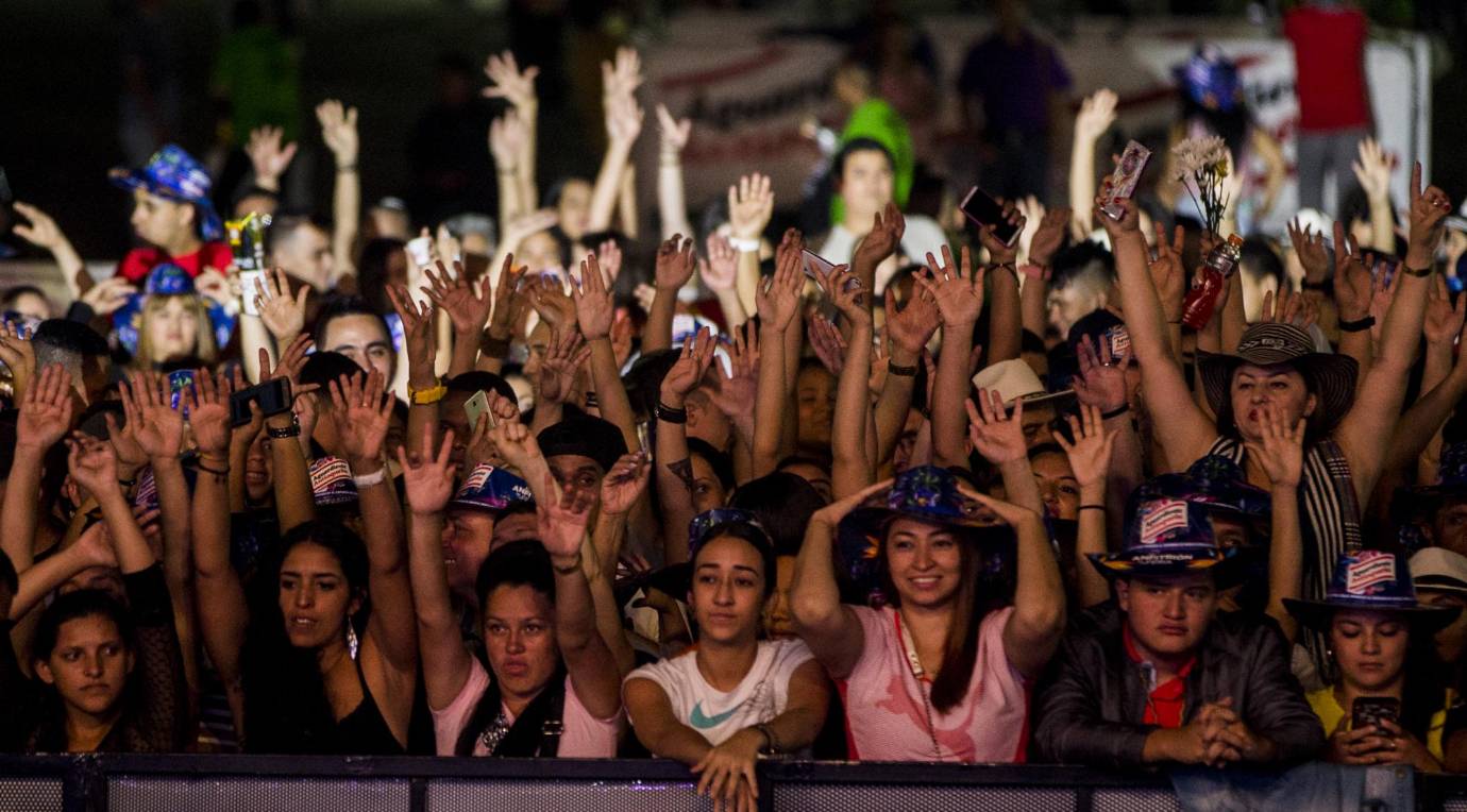 Espacios como los tablados populares o el parque cultural nocturno en Plaza Gardel, escenarios de diversión gratuita. Foto. Jaime Pérez