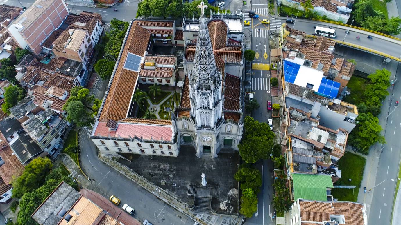 El templo El Señor de las Misericordias es patrimonio cultural y religioso desde 1999. Custodia el barrio Manrique, en Medellín. Foto: Juan David Úsuga.