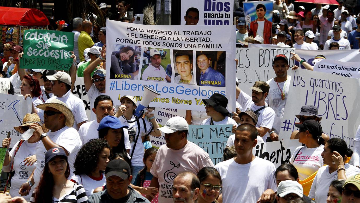 La marcha se desplazó por la avenida La Playa hasta que terminó en la Plaza Botero. FOTO DONALDO ZULUAGA