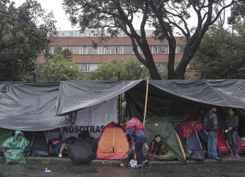 Según el Icbf, en el paro participan cerca de 1.200 madres comunitarias de varias regiones del país que reclaman una vinculación laboral. FOTO colprensa