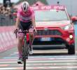 El portugués Joao Almeida (Deceuninck) se mantiene como líder de la carrera. FOTO EFE