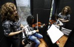 Los niños que quieran presentarse a la Orquesta Binacional, deben subir una pieza musical a YouTube. FOTO Manuel saldarriaga