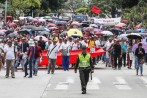 Los maestros paralizaron el país varias veces exigiendo, entre otras cosas, nivelación salarial. En la fotografía aparece una de las marchas que realizaron en el centro de Medellín. FOTO Róbinson sáenz