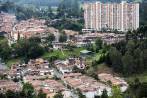 La administración municipal justifica que el derrame del impuesto se requiere para modernizar la infraestructura vial. Movimientos ciudadanos dicen que cobro es excesivo. FOTO Julio César Herrera