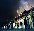 En la caída del muro de Berlín, los alemanes bailaron alegremente sobre los restos de concreto. Foto de archivo. FOTO REUTERS